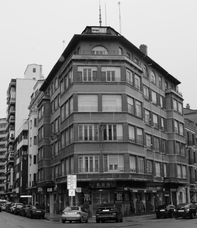 EDIFICIO C/ REPÚBLICA ARGENTINA nº 19